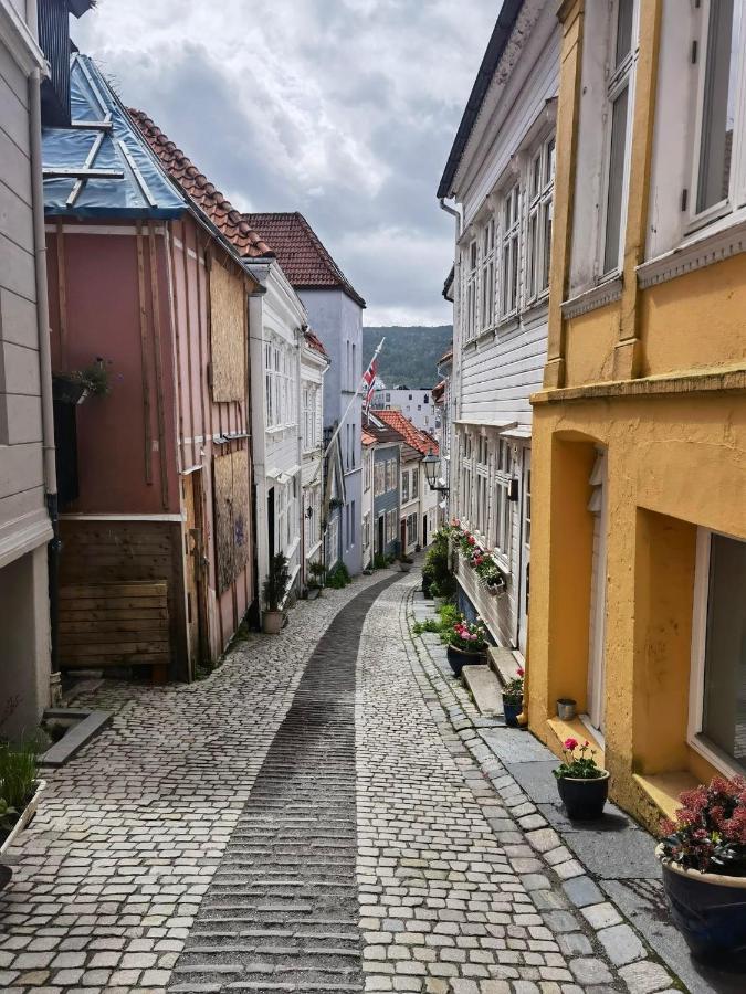 Feels Like Home -Free Parking -Attractive Location Берген Екстериор снимка