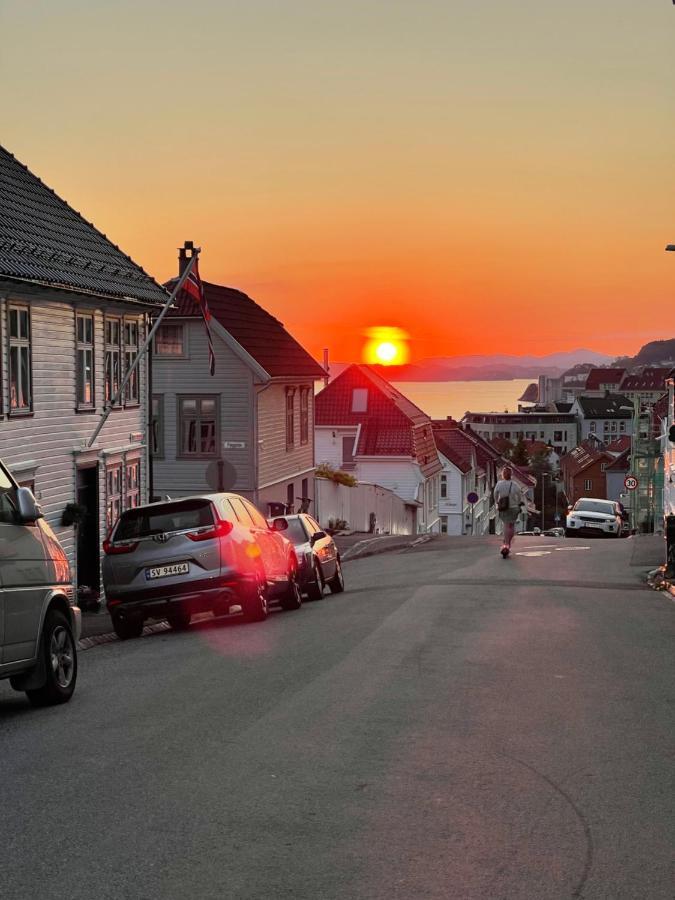 Feels Like Home -Free Parking -Attractive Location Берген Екстериор снимка